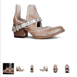 New In Box Freebird Blade Booties